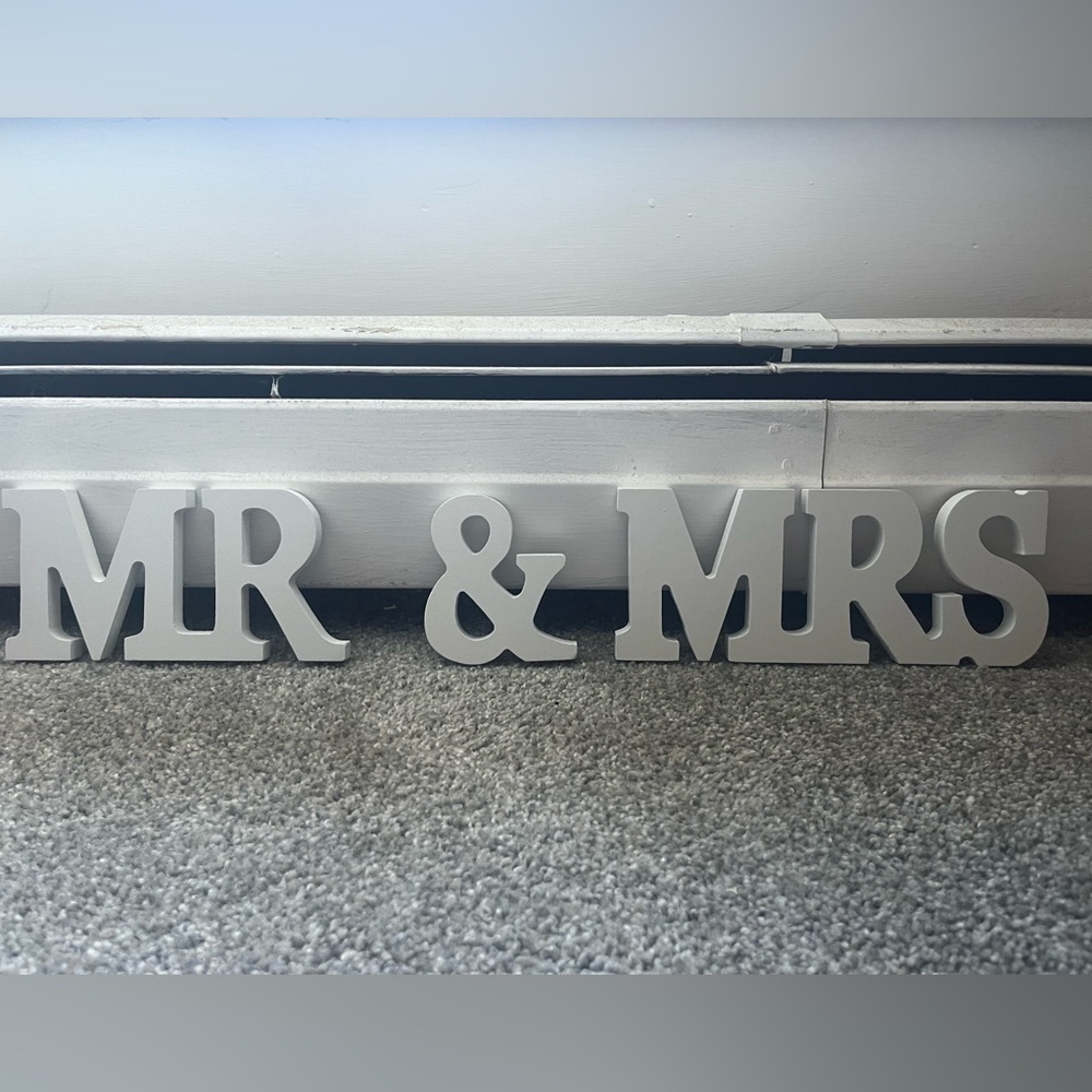 Mr & Mrs signs